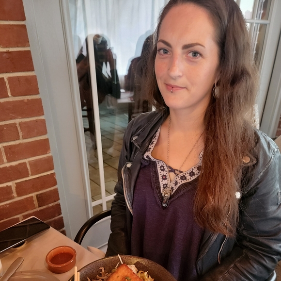 Meet your Posher! - Picture 2 of 8